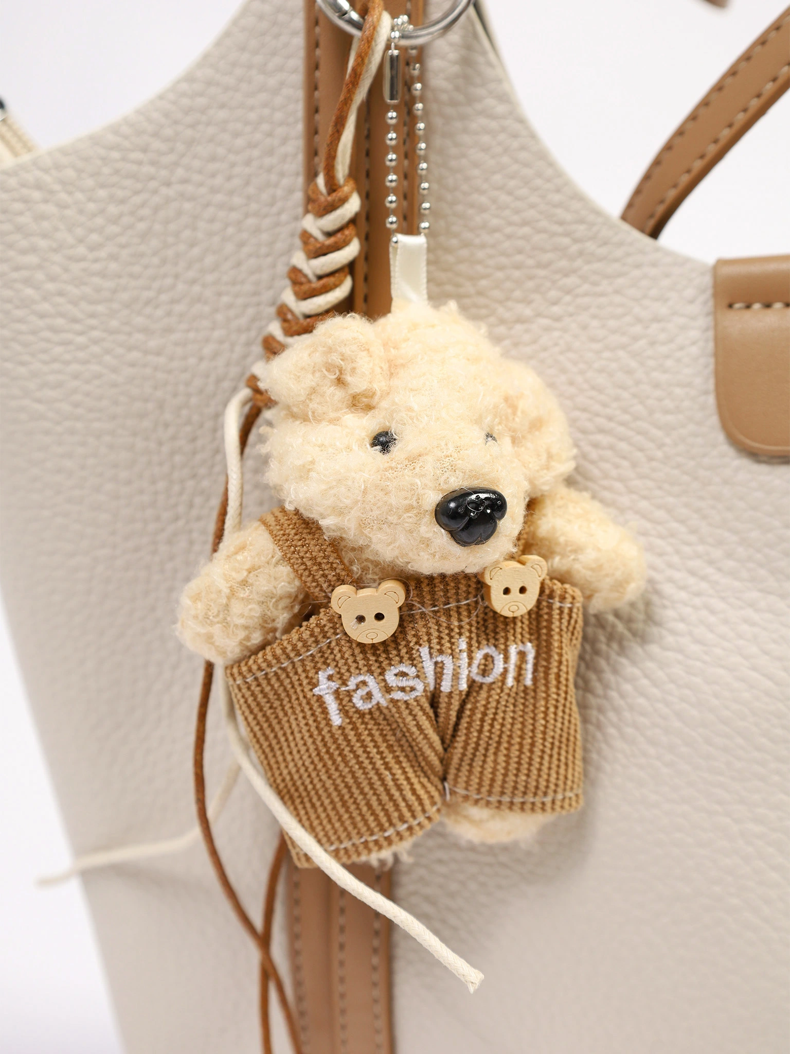 Сумка-тоут с плоскими ручками с брелком-медвежонок в ассортименте